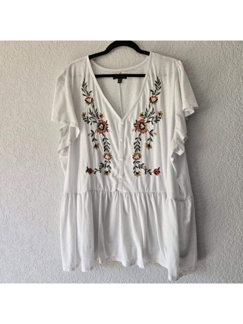 Lane Bryant 30/32 White Floral Embroidered Blosue Flutter Short Sleeve V Neck